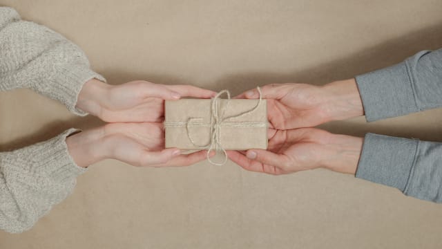 Your Guide to Meaningful Sympathy Gifts